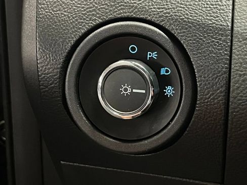 Used 2016 Ford Taurus SEL w/ Equipment Group 201A FWD image 14