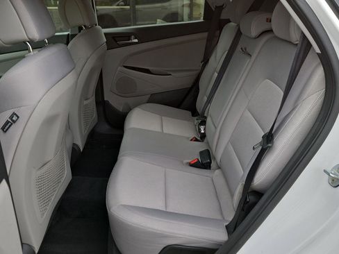 Used 2017 Hyundai Tucson SE AWD/4WD image 6
