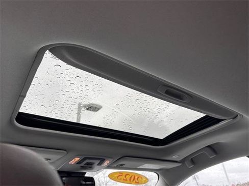 Certified 2025 Toyota Sienna XLE image 11