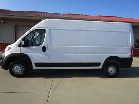 Used 2023 RAM ProMaster 2500 FWD image 2