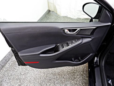 Used 2020 Hyundai Ioniq SE image 7