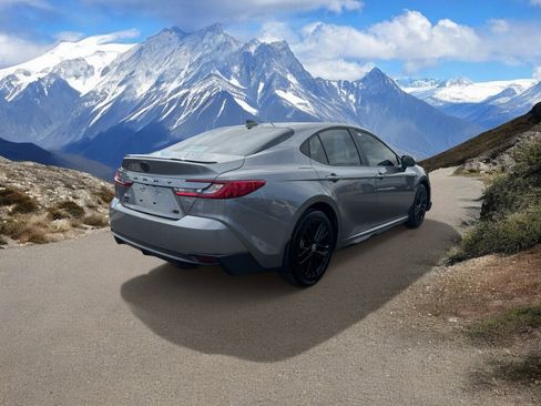 Used 2025 Toyota Camry SE w/ Convenience Package image 5