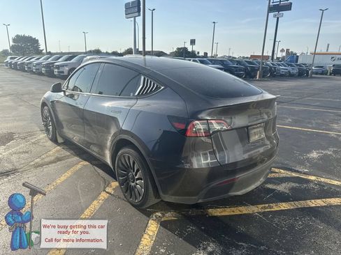 Used 2024 Tesla Model Y Long Range AWD/4WD image 3