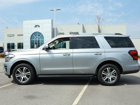 Used 2024 Ford Expedition Limited image 9