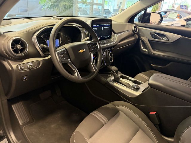 Used 2025 Chevrolet Blazer LT w/ Convenience Package AWD/4WD image 13