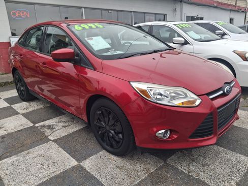 Used 2012 Ford Focus SE FWD image 3