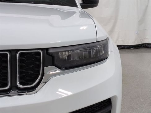 Used 2025 Jeep Grand Cherokee Laredo X w/ Luxury Tech Group I image 11