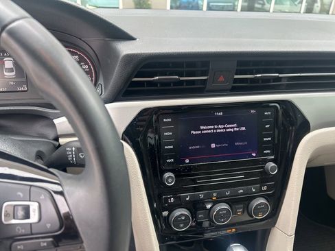 Used 2021 Volkswagen Passat 2.0T SE image 7