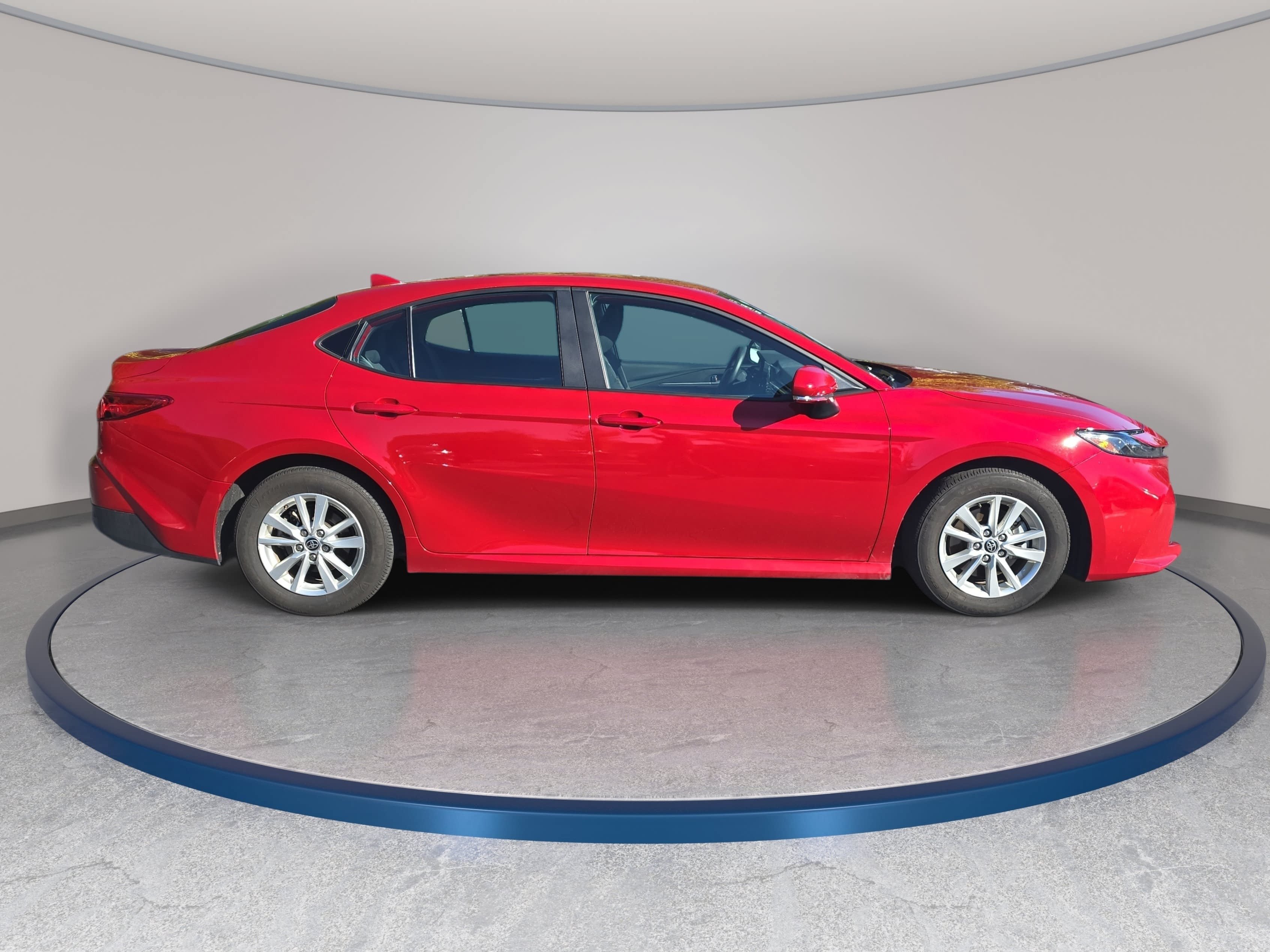 Used 2025 Toyota Camry LE w/ Convenience Package FWD image 4