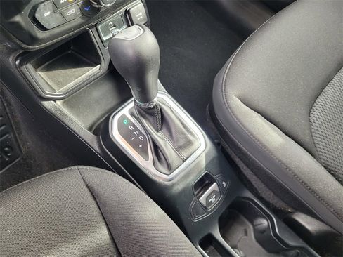 Used 2018 Jeep Renegade Altitude w/ UConnect 8.4 Nav Group image 14