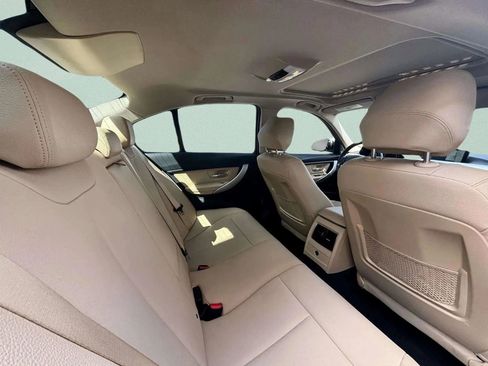 Used 2018 BMW 320i xDrive Sedan w/ Convenience Package image 12