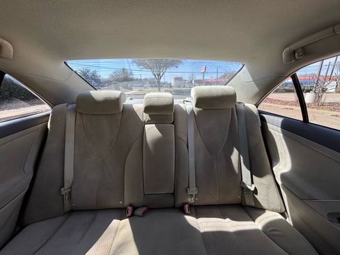 Used 2010 Toyota Camry LE image 29