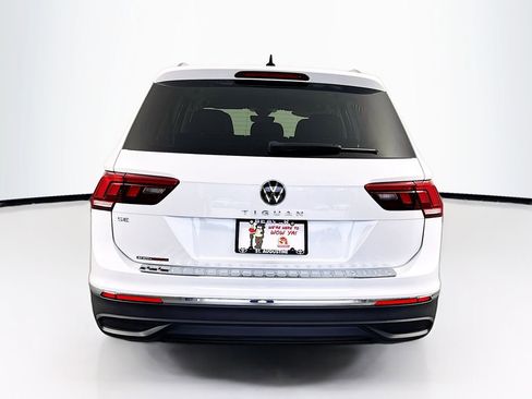 Used 2023 Volkswagen Tiguan SE image 8
