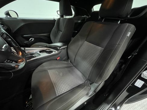 Used 2022 Dodge Challenger SXT RWD image 12