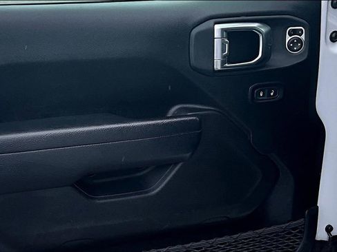 Used 2025 Jeep Wrangler Sport S image 21