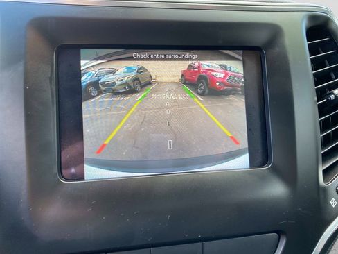 Certified 2020 Jeep Cherokee Latitude Plus AWD/4WD image 14