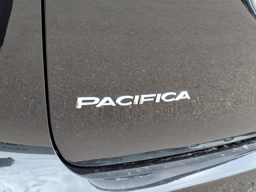 Used 2024 Chrysler Pacifica Limited FWD image 28