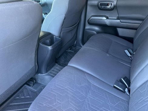 Used 2018 Toyota Tacoma TRD Off-Road w/ Technology Package image 27