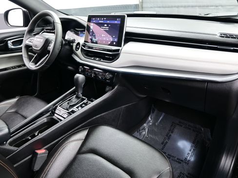 Used 2024 Jeep Compass Limited image 14