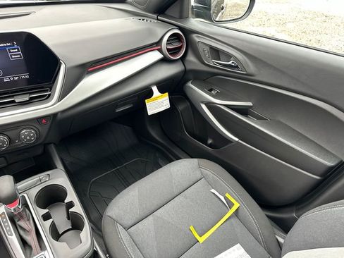 New 2026 Chevrolet Trax RS w/ Sunroof Package FWD image 18