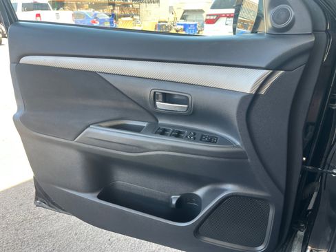 Used 2015 Mitsubishi Outlander ES FWD image 13