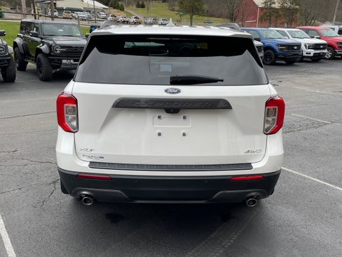 Used 2021 Ford Explorer XLT w/ Equipment Group 202A image 7