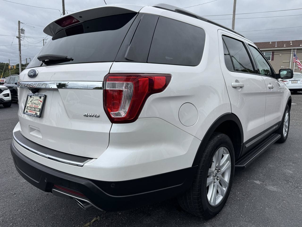 Used 2018 Ford Explorer XLT w/ Equipment Group 202A AWD/4WD image 5