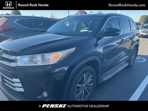 Used 2017 Toyota Highlander XLE image 1