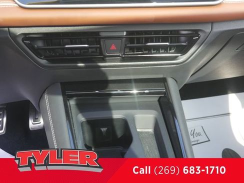 Used 2025 Volkswagen Tiguan SEL R-Line AWD/4WD image 32