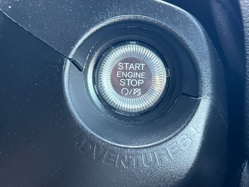 Used 2023 Jeep Renegade Latitude image 28