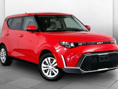 Certified 2024 Kia Soul LX FWD image 1