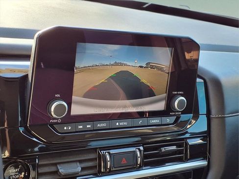 Used 2025 Nissan Pathfinder SV image 12