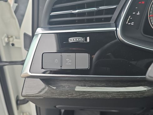 Used 2021 Audi Q7 3.0T Premium w/ Convenience Package AWD/4WD image 22