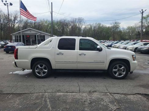 Used 2012 Chevrolet Avalanche LTZ RWD image 9