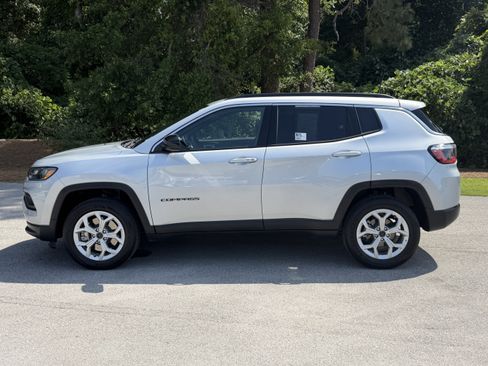 Used 2025 Jeep Compass Latitude AWD/4WD image 36