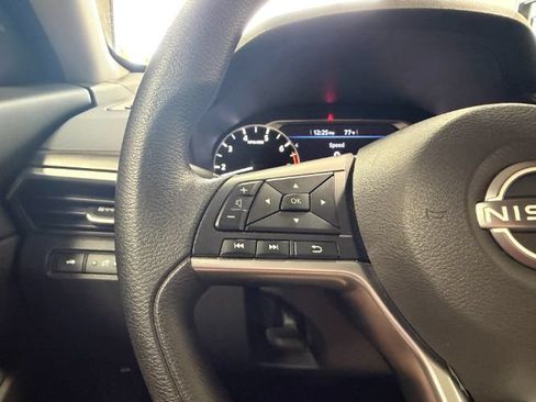 Used 2025 Nissan Altima 2.5 SV FWD image 23
