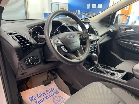 Used 2017 Ford Escape SE w/ Equipment Group 201A FWD image 18