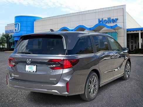 New 2026 Honda Odyssey Touring image 4