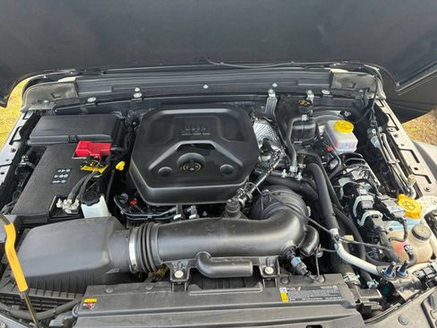 Used 2025 Jeep Wrangler Unlimited Rubicon AWD/4WD image 26