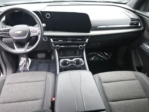 Used 2025 Chevrolet Traverse LT image 16