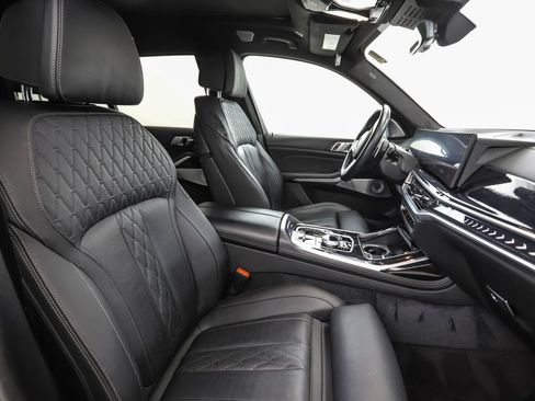 Used 2024 BMW X7 xDrive40i w/ Executive Package image 31