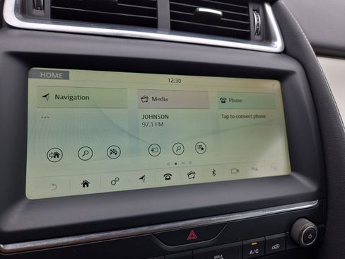 Used 2019 Jaguar E-PACE R-Dynamic SE image 44