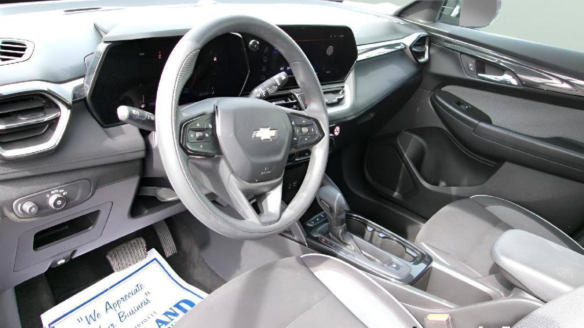 Used 2025 Chevrolet TrailBlazer LT AWD/4WD image 12