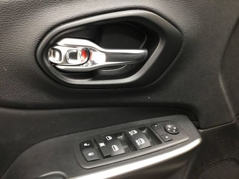 Used 2021 Jeep Cherokee Latitude Lux AWD/4WD image 7