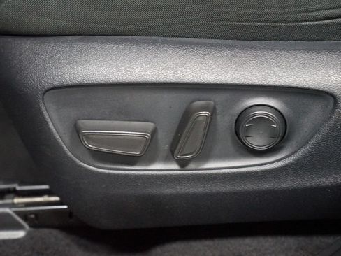 Used 2025 Toyota RAV4 XLE FWD image 33
