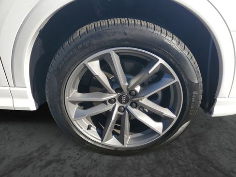 Used 2025 Audi Q3 2.0T Premium w/ Black Optic Sport Package image 4