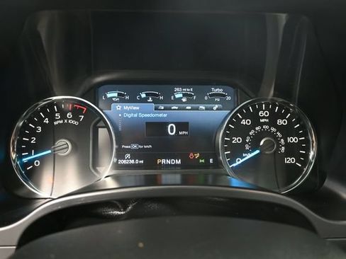Used 2017 Ford F150 Platinum w/ Equipment Group 701A Luxury AWD/4WD image 28