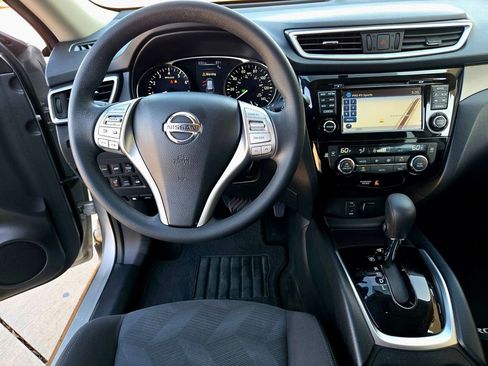 Used 2016 Nissan Rogue SV w/ SV Premium Package image 10