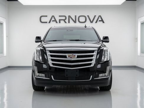 Used 2018 Cadillac Escalade ESV Luxury AWD/4WD image 2