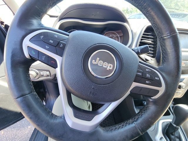 Used 2016 Jeep Cherokee Latitude w/ Cold Weather Group AWD/4WD image 24